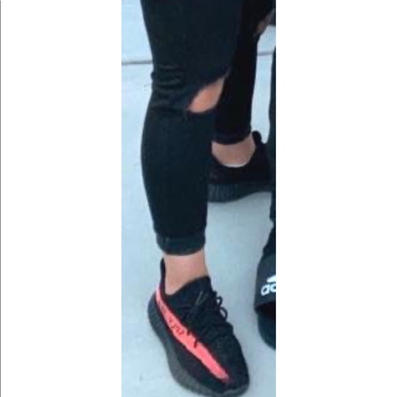 Yeezy Boost 350 V2 ‘Red’ - Picture 6 of 7